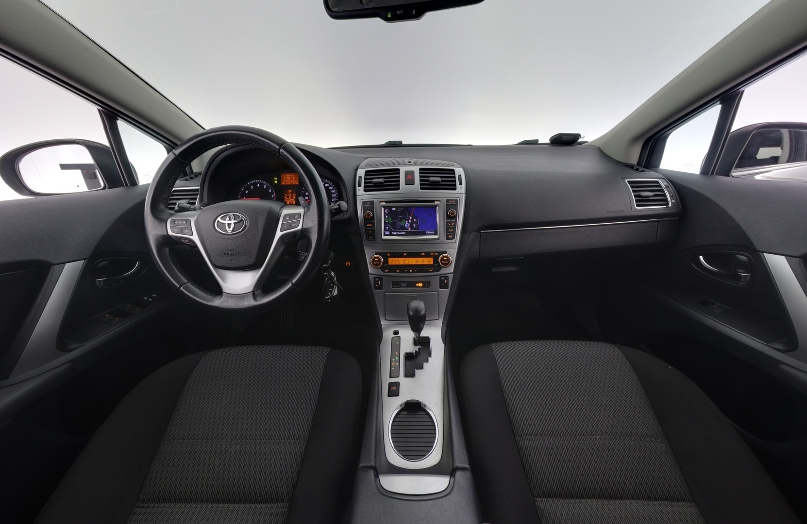 TOYOTA Avensis 2013