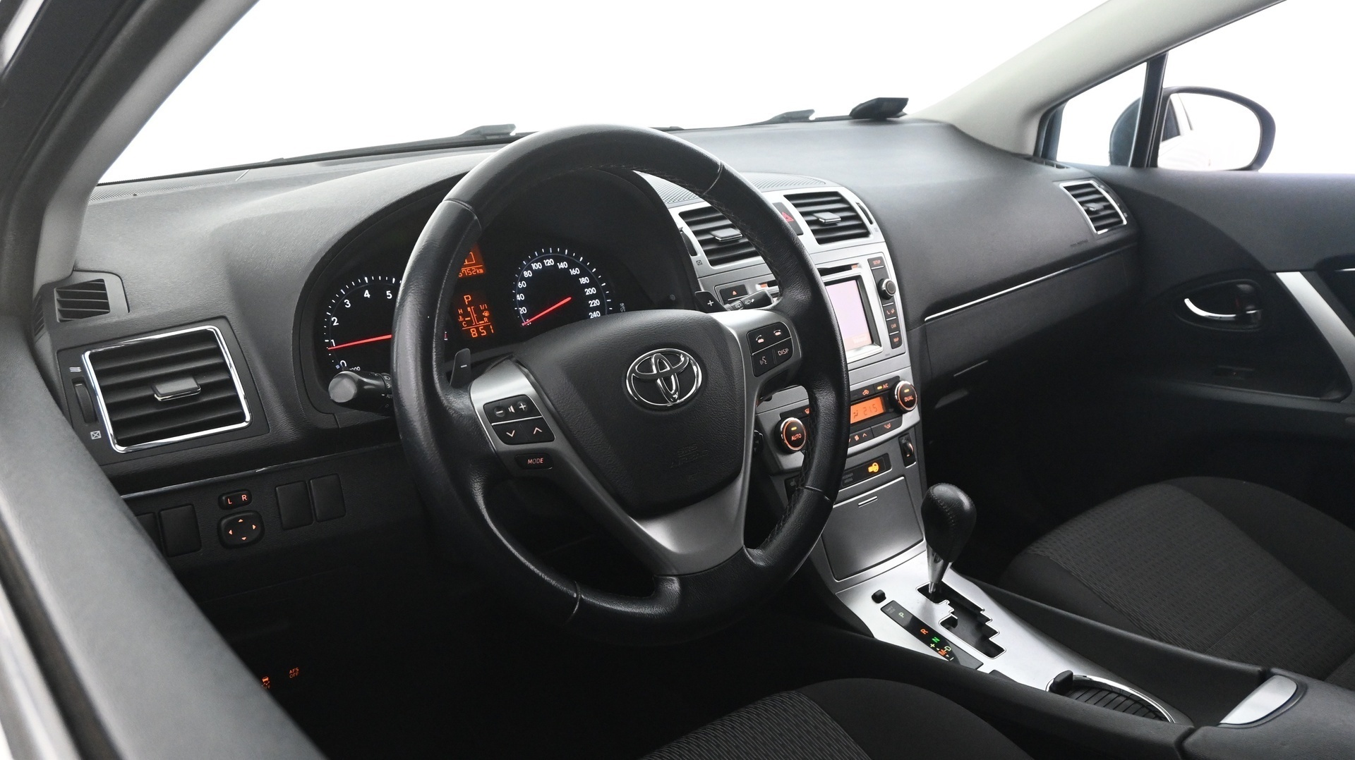 TOYOTA Avensis 2013