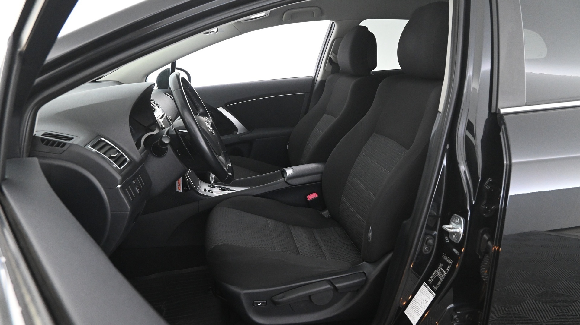 TOYOTA Avensis 2013
