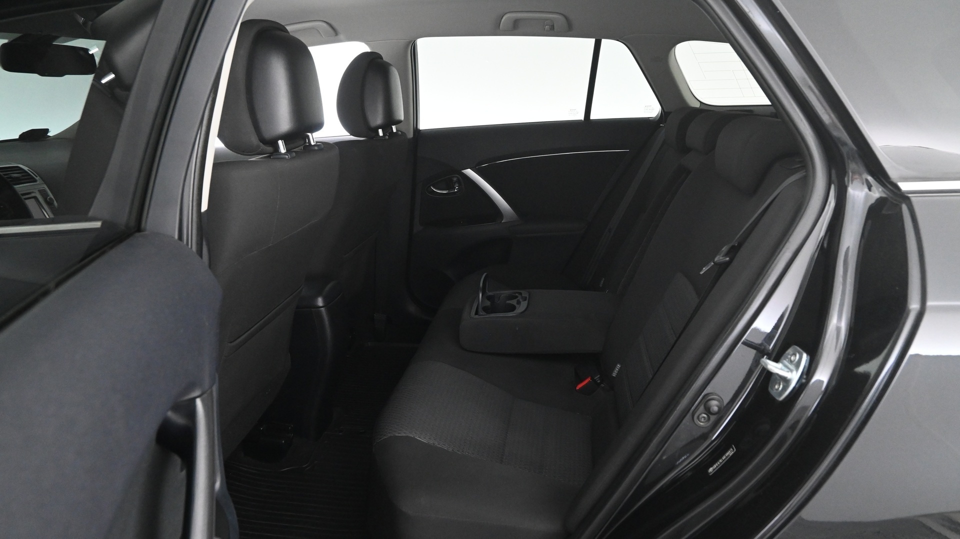 TOYOTA Avensis 2013