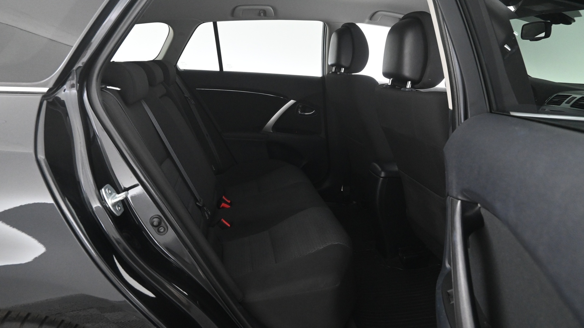TOYOTA Avensis 2013