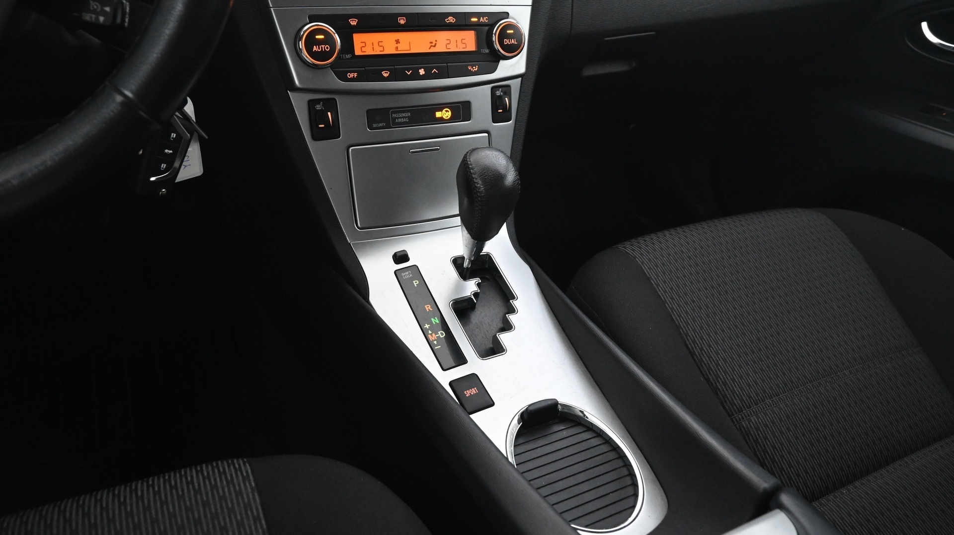 TOYOTA Avensis 2013