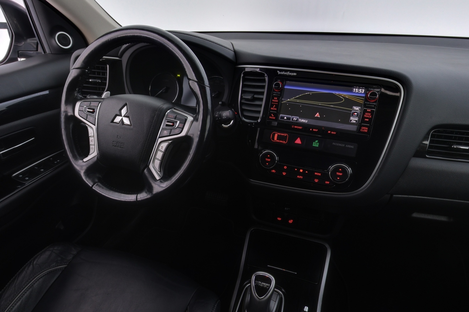 MITSUBISHI Outlander PHEV 2016