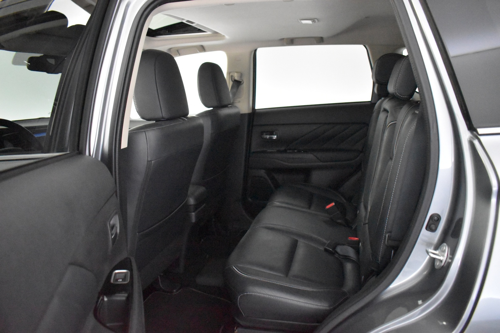 MITSUBISHI Outlander PHEV 2016