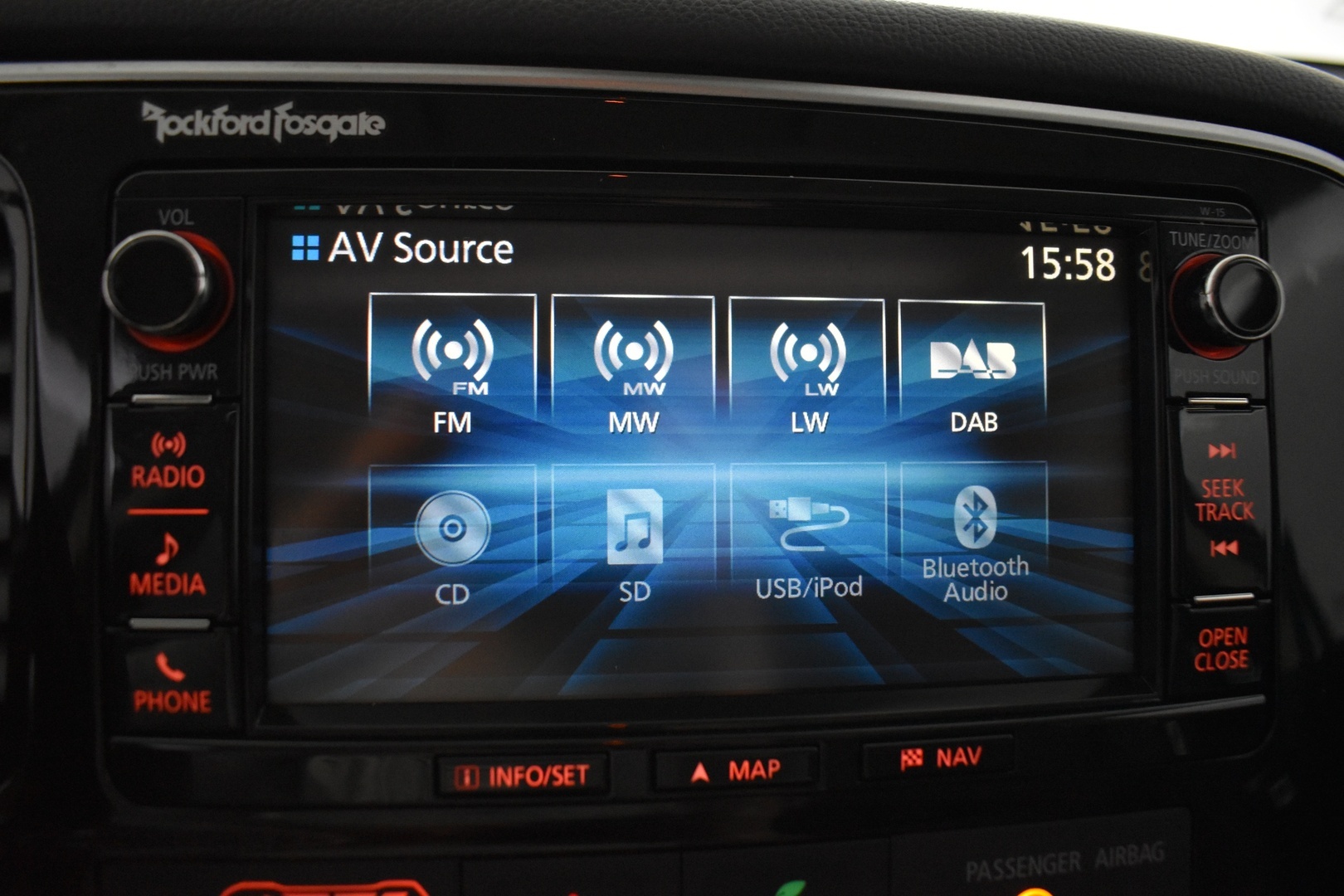 MITSUBISHI Outlander PHEV 2016