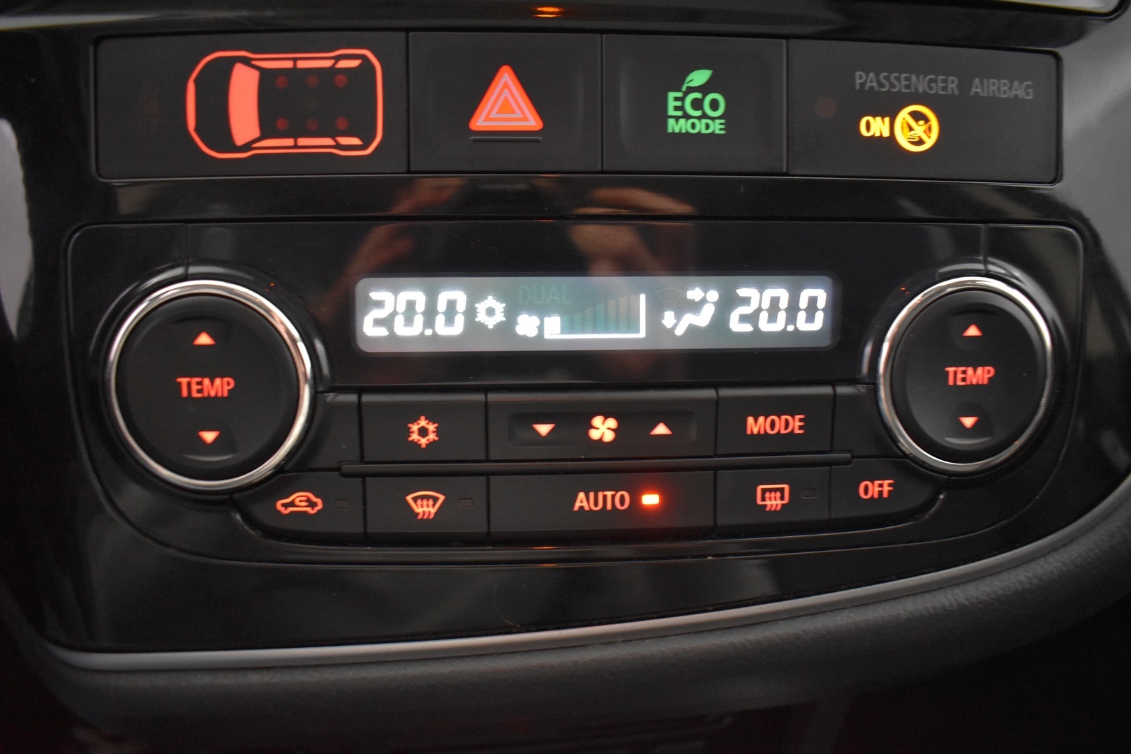 MITSUBISHI Outlander PHEV 2016
