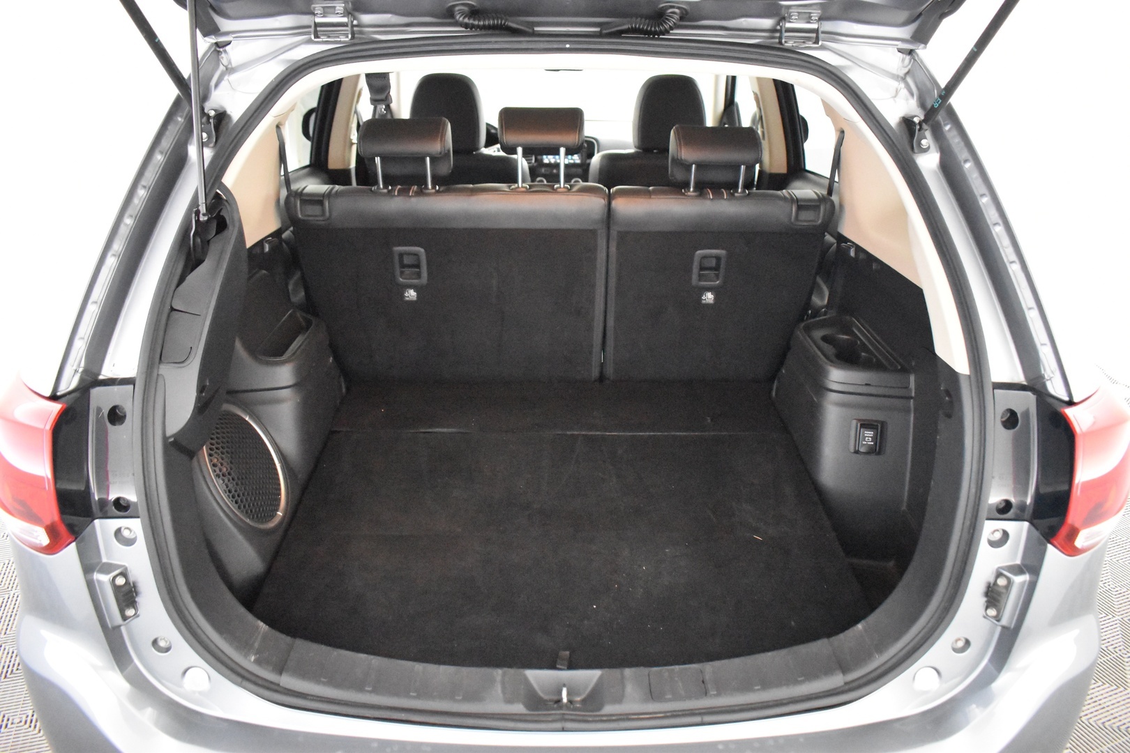 MITSUBISHI Outlander PHEV 2016
