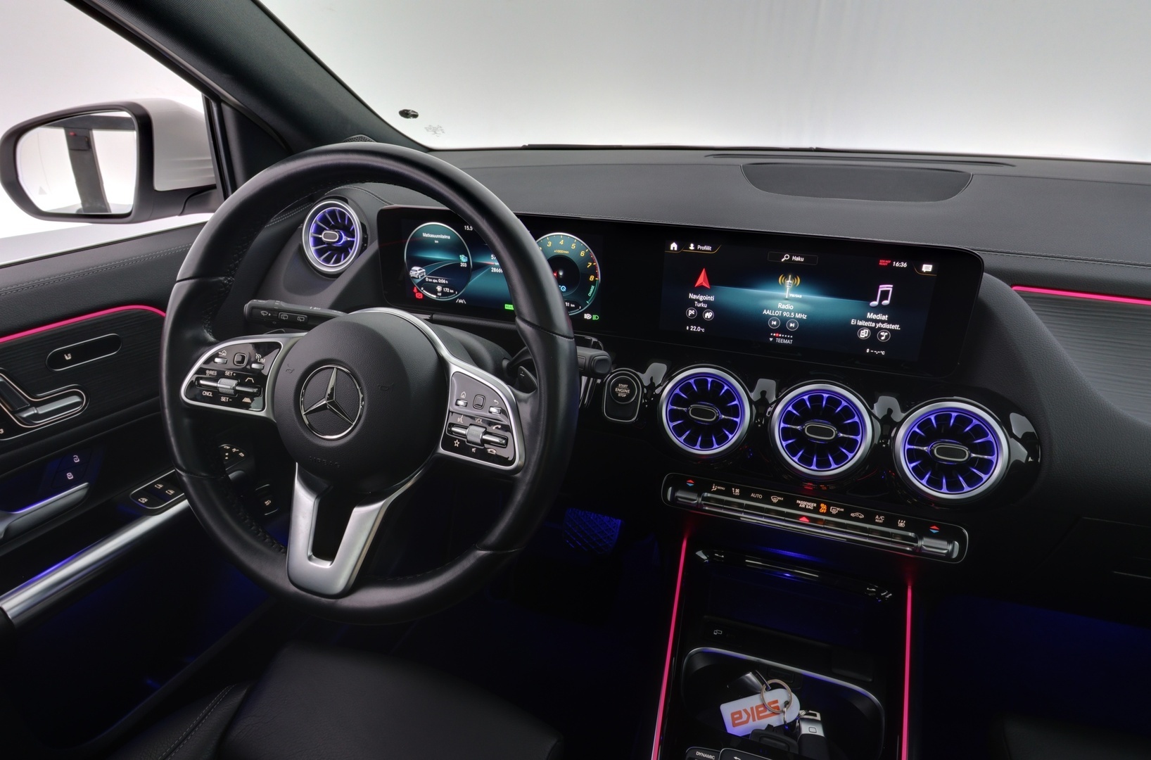 MERCEDES-BENZ GLA 2023