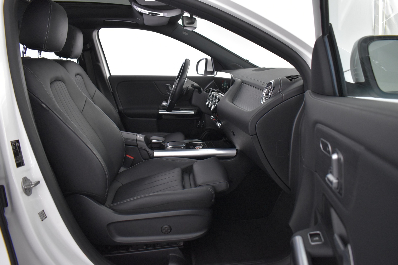 MERCEDES-BENZ GLA 2023