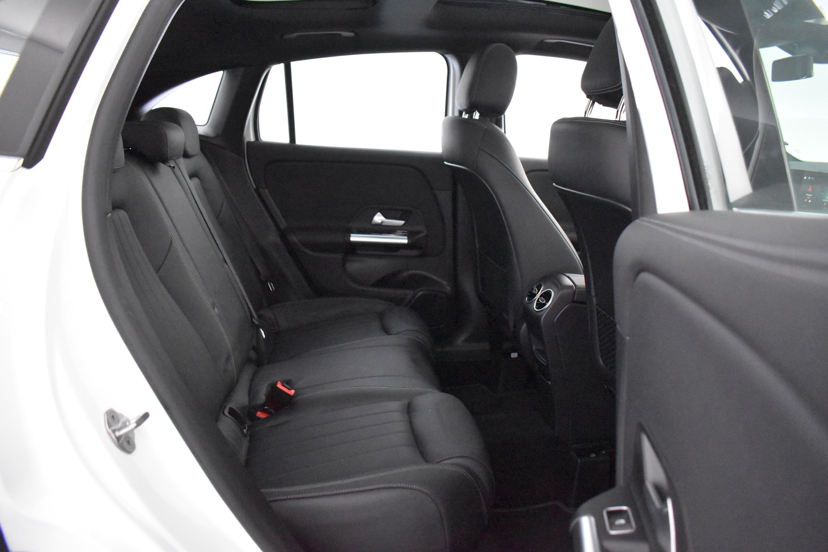 MERCEDES-BENZ GLA 2023