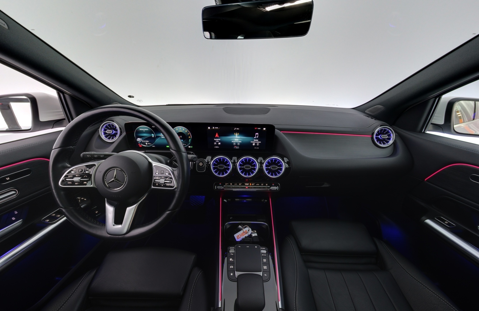 MERCEDES-BENZ GLA 2023