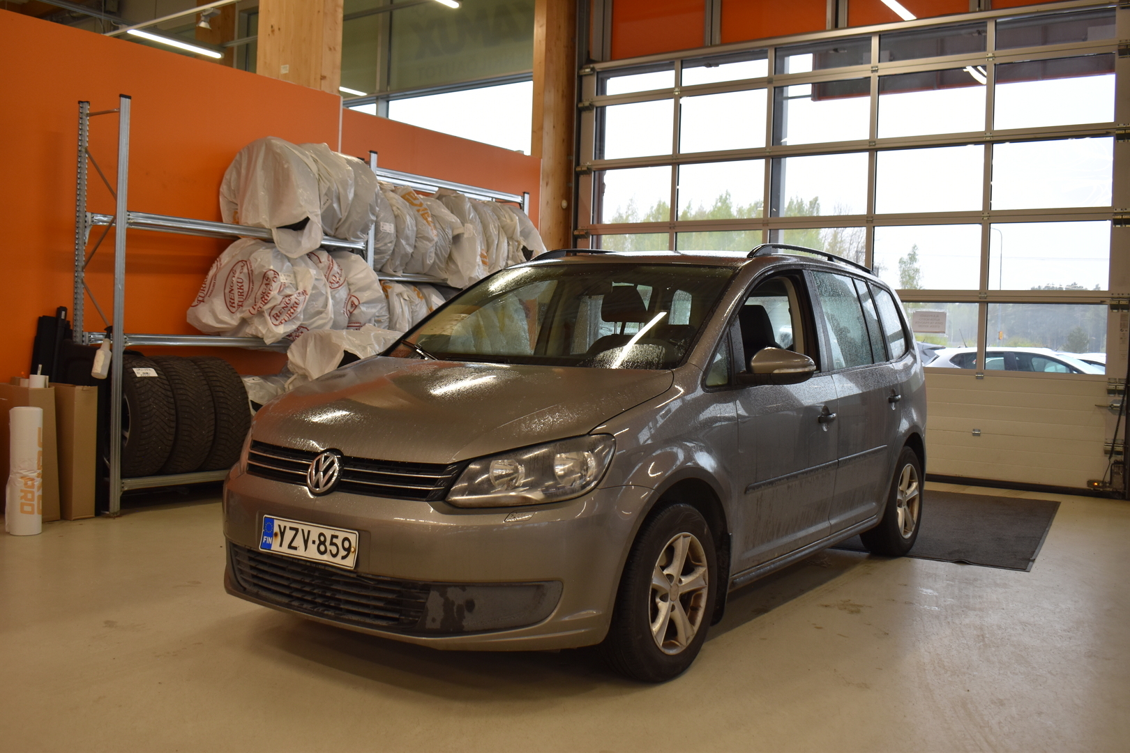 VOLKSWAGEN Touran 2011