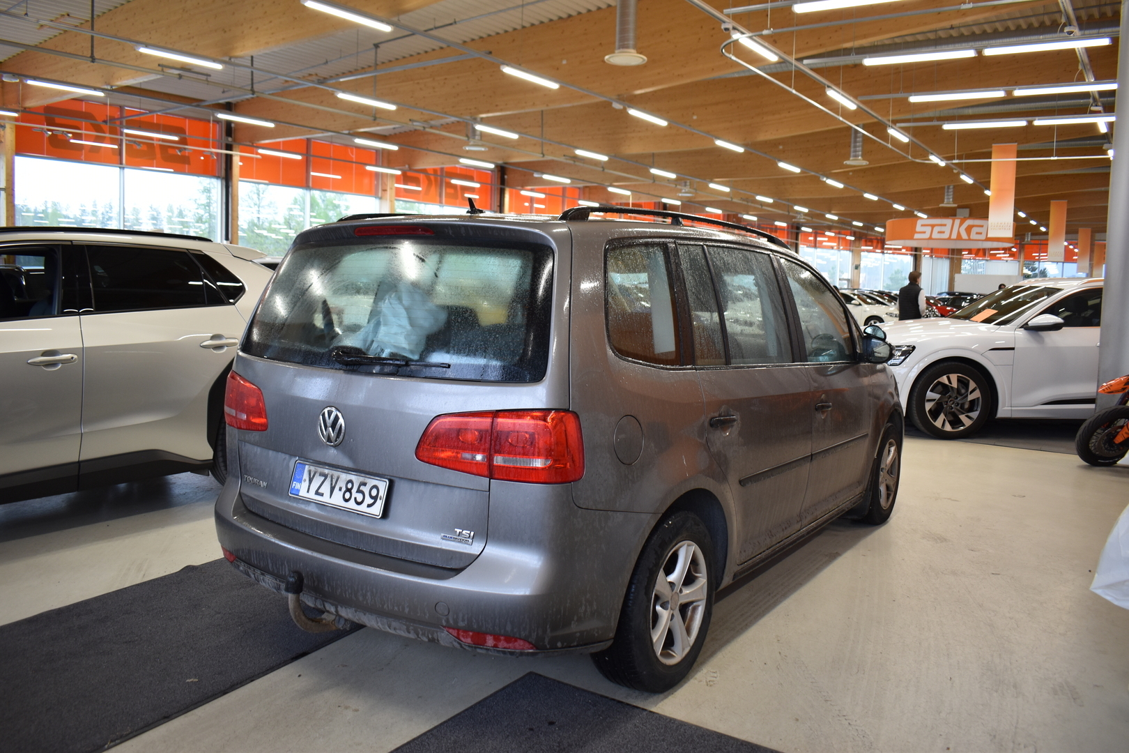 VOLKSWAGEN Touran 2011