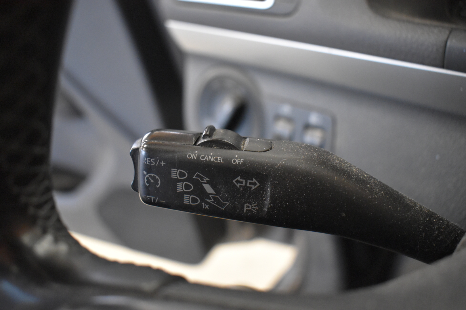 VOLKSWAGEN Touran 2011
