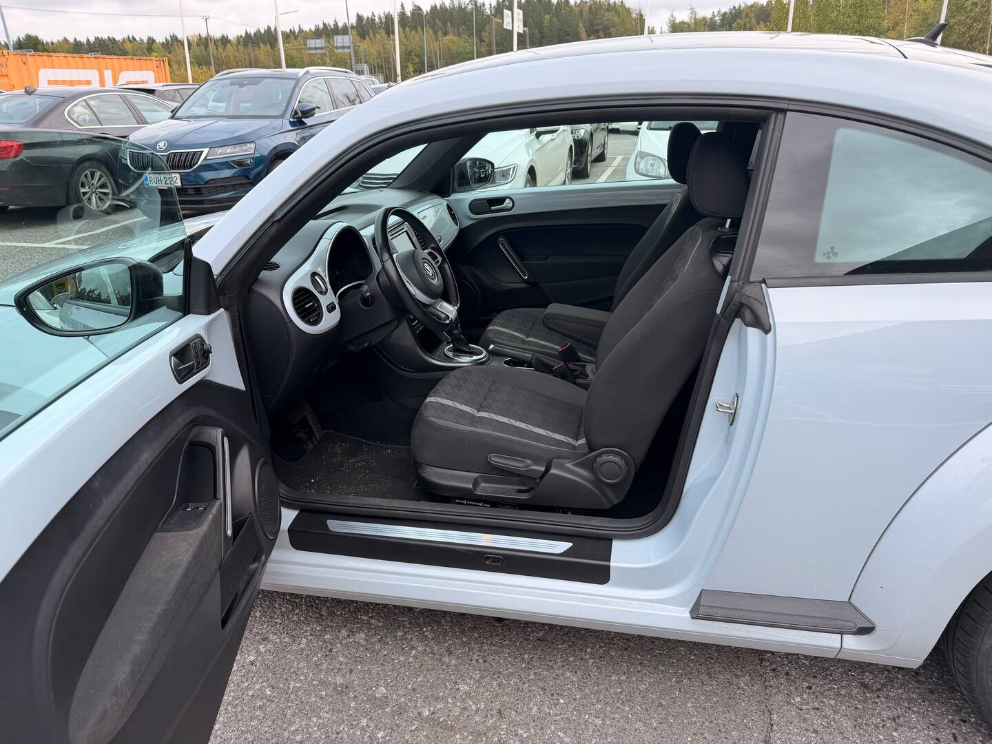 VOLKSWAGEN Beetle 2017
