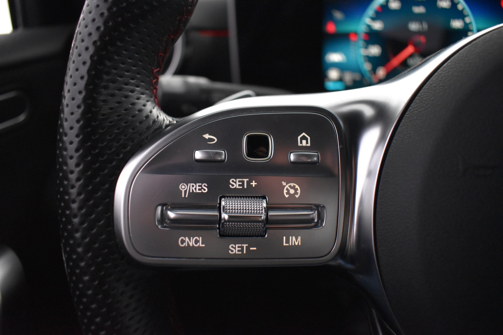 MERCEDES-BENZ A 2019