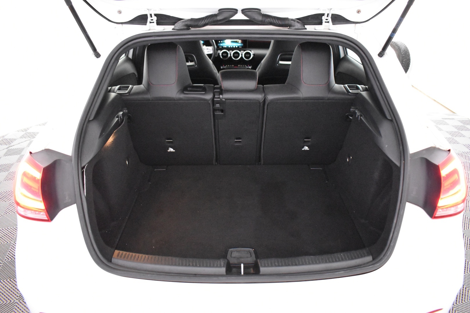 MERCEDES-BENZ A 2019