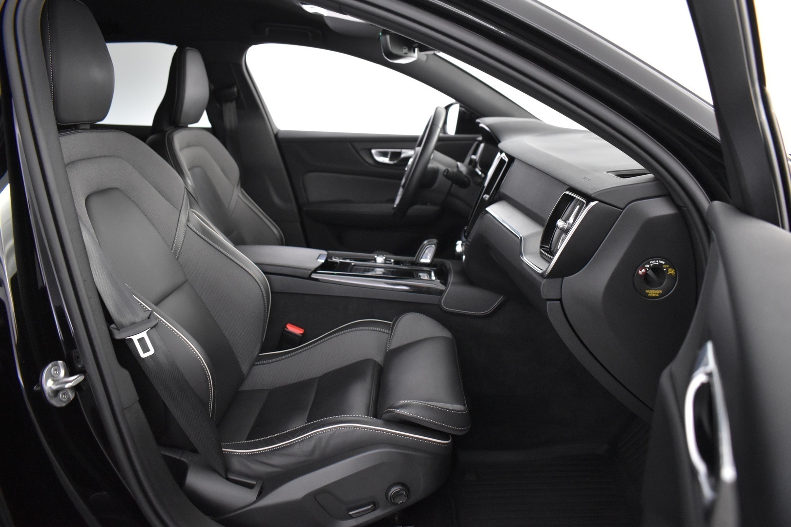 VOLVO V60 2022