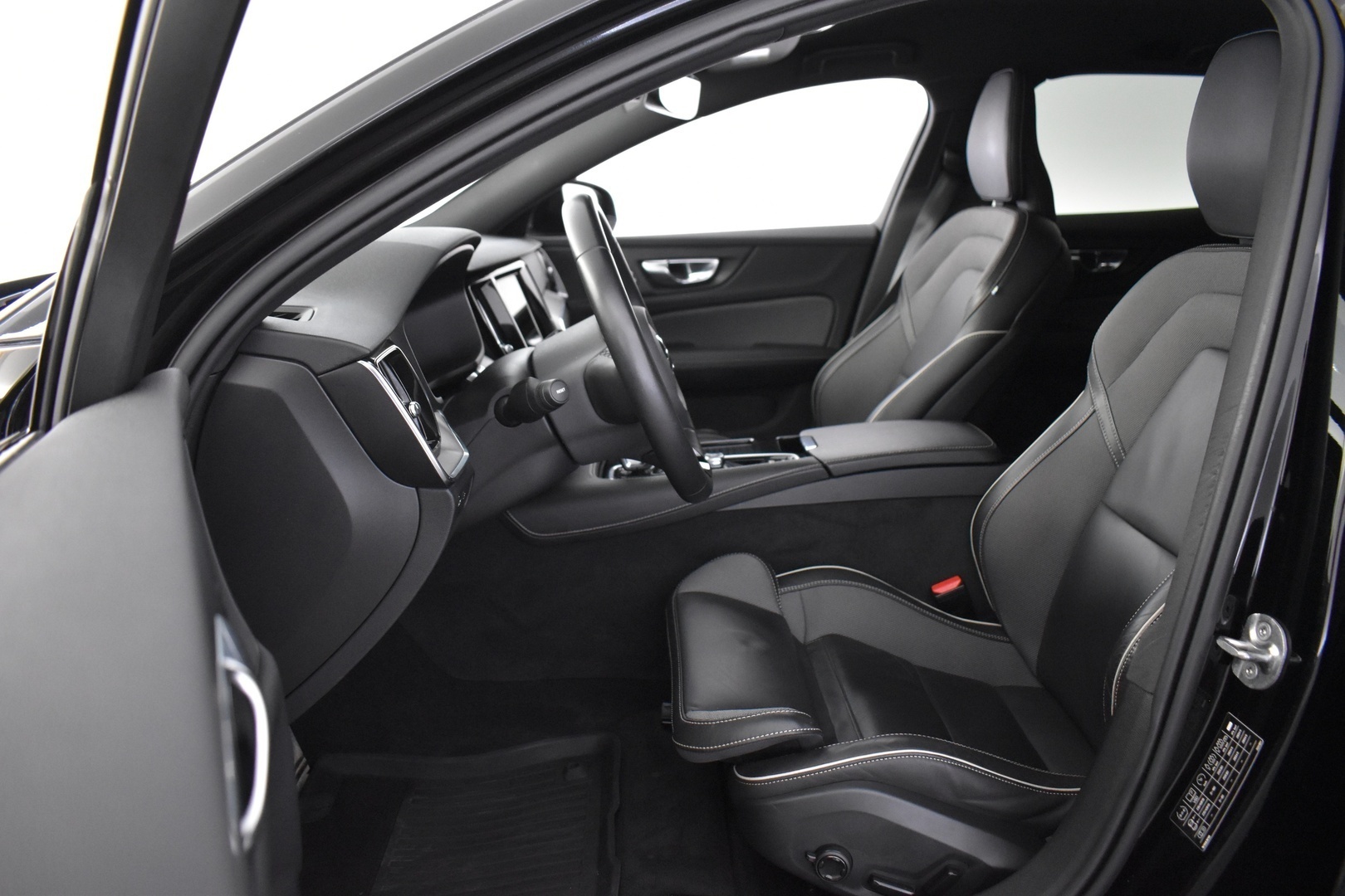 VOLVO V60 2022