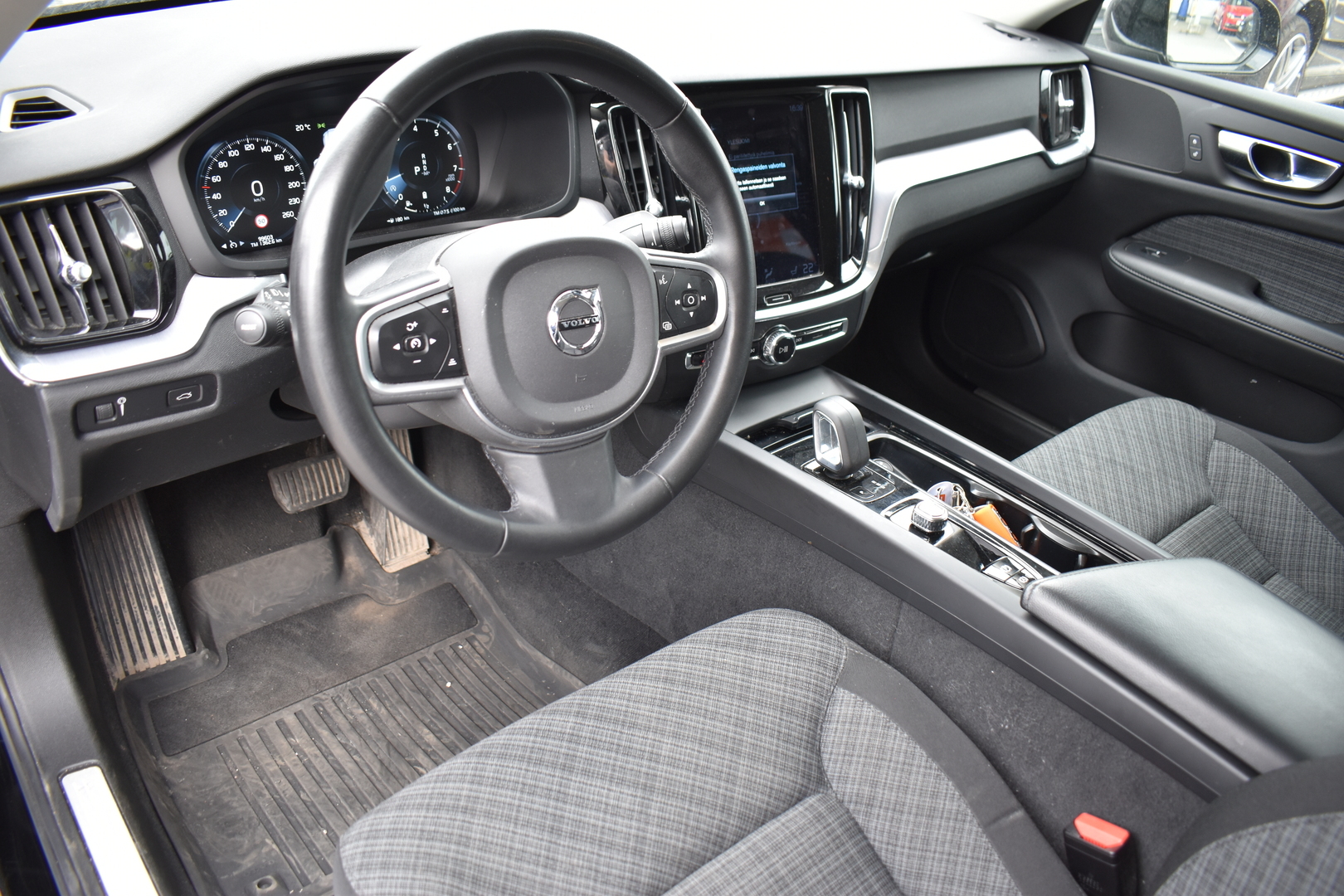 VOLVO V60 2022