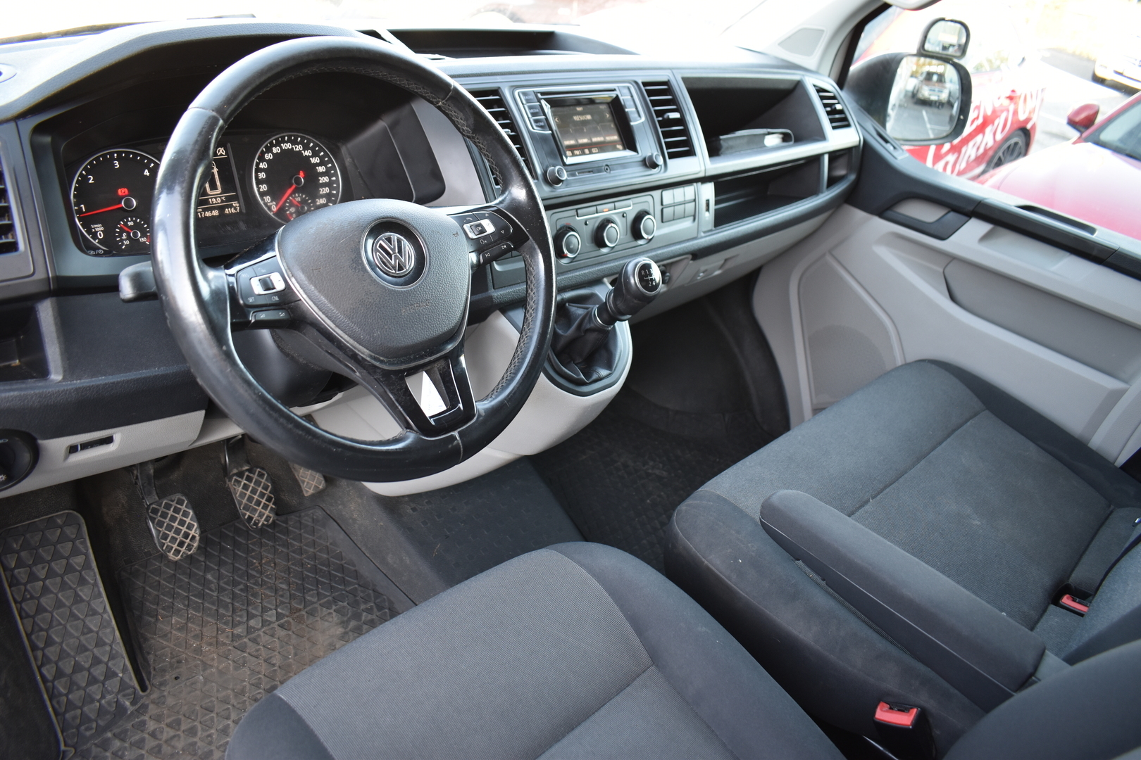 VOLKSWAGEN Transporter 2017