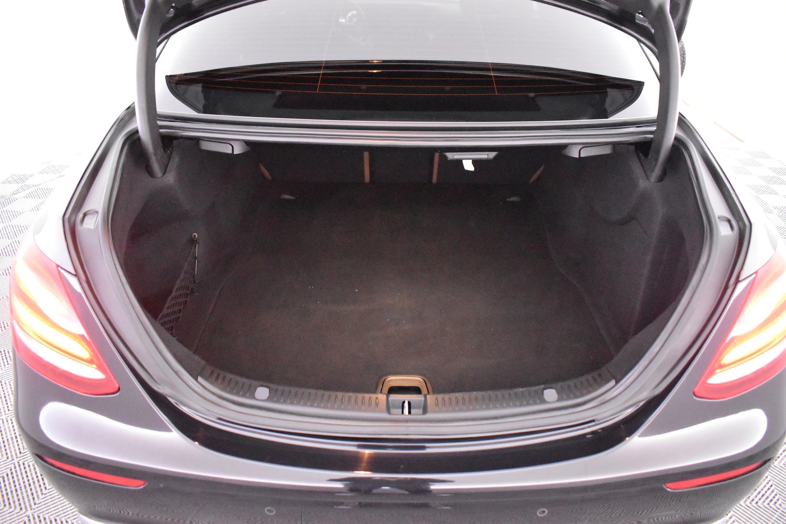 MERCEDES-BENZ E 2016