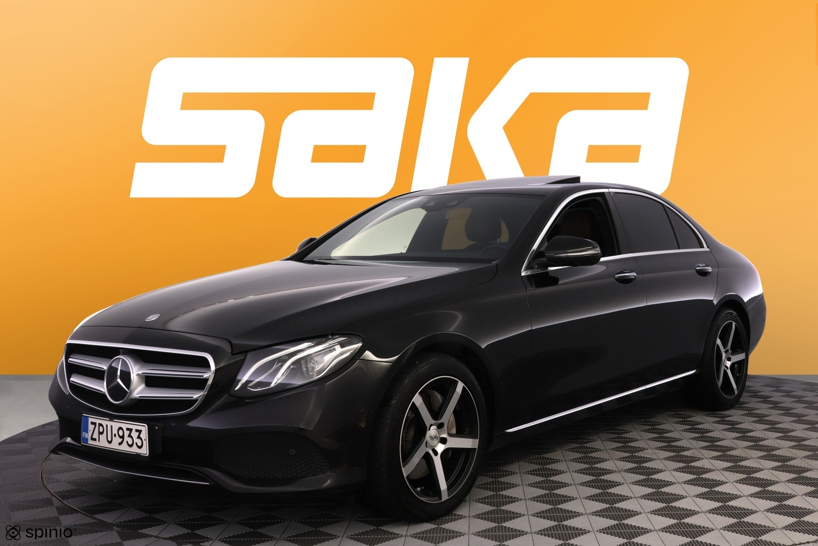 MERCEDES-BENZ E 2016