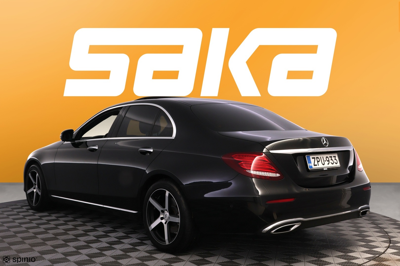 MERCEDES-BENZ E 2016