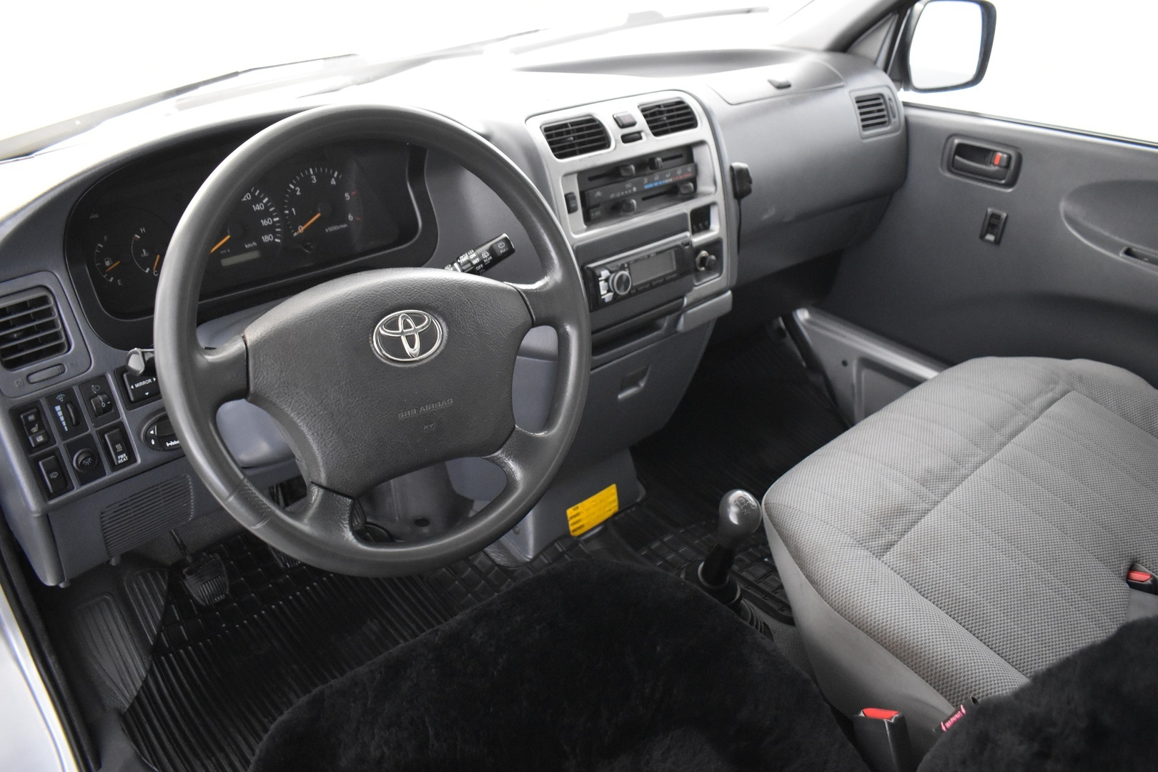 TOYOTA Hiace 2008