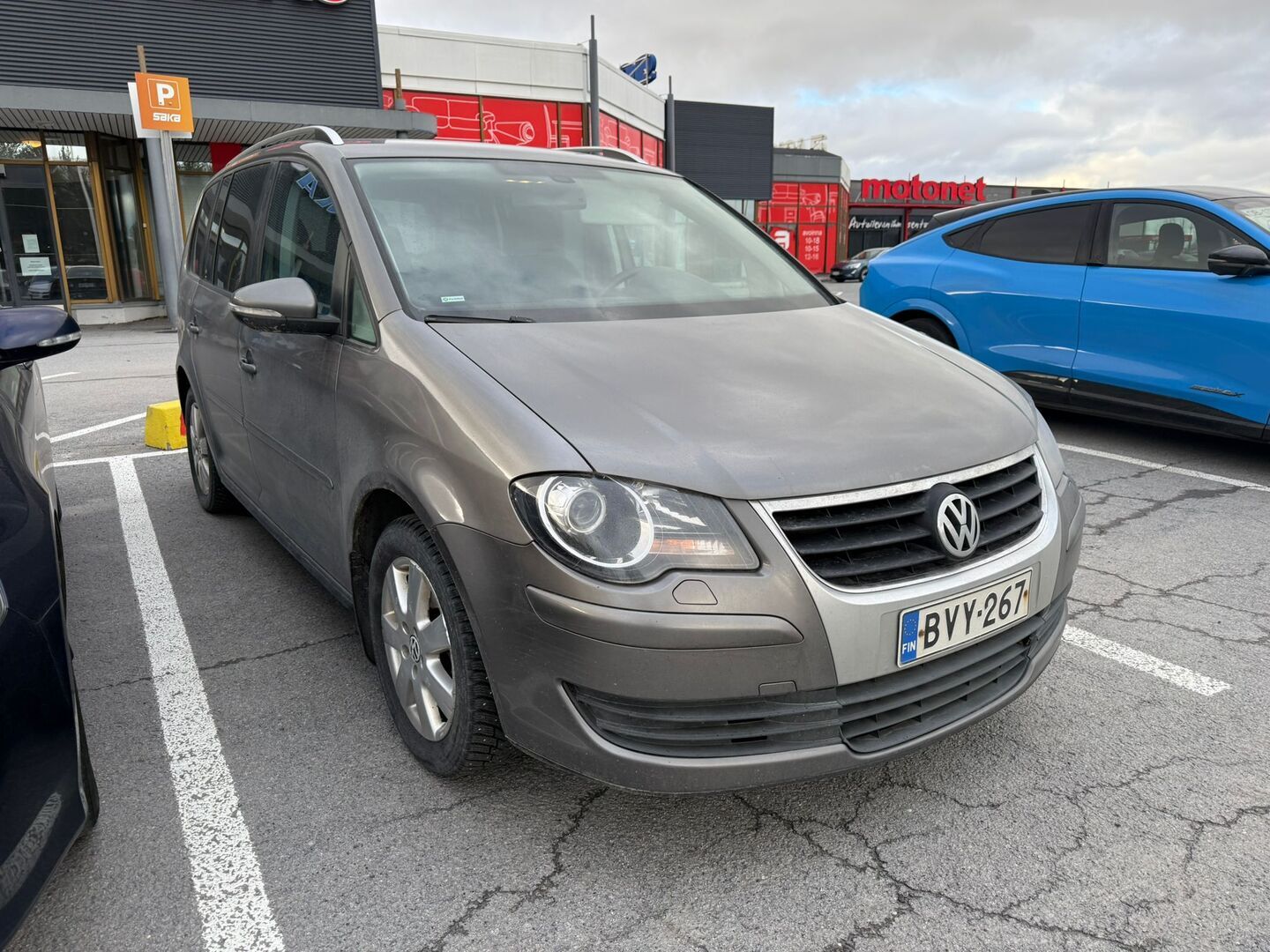 VOLKSWAGEN Touran 2010