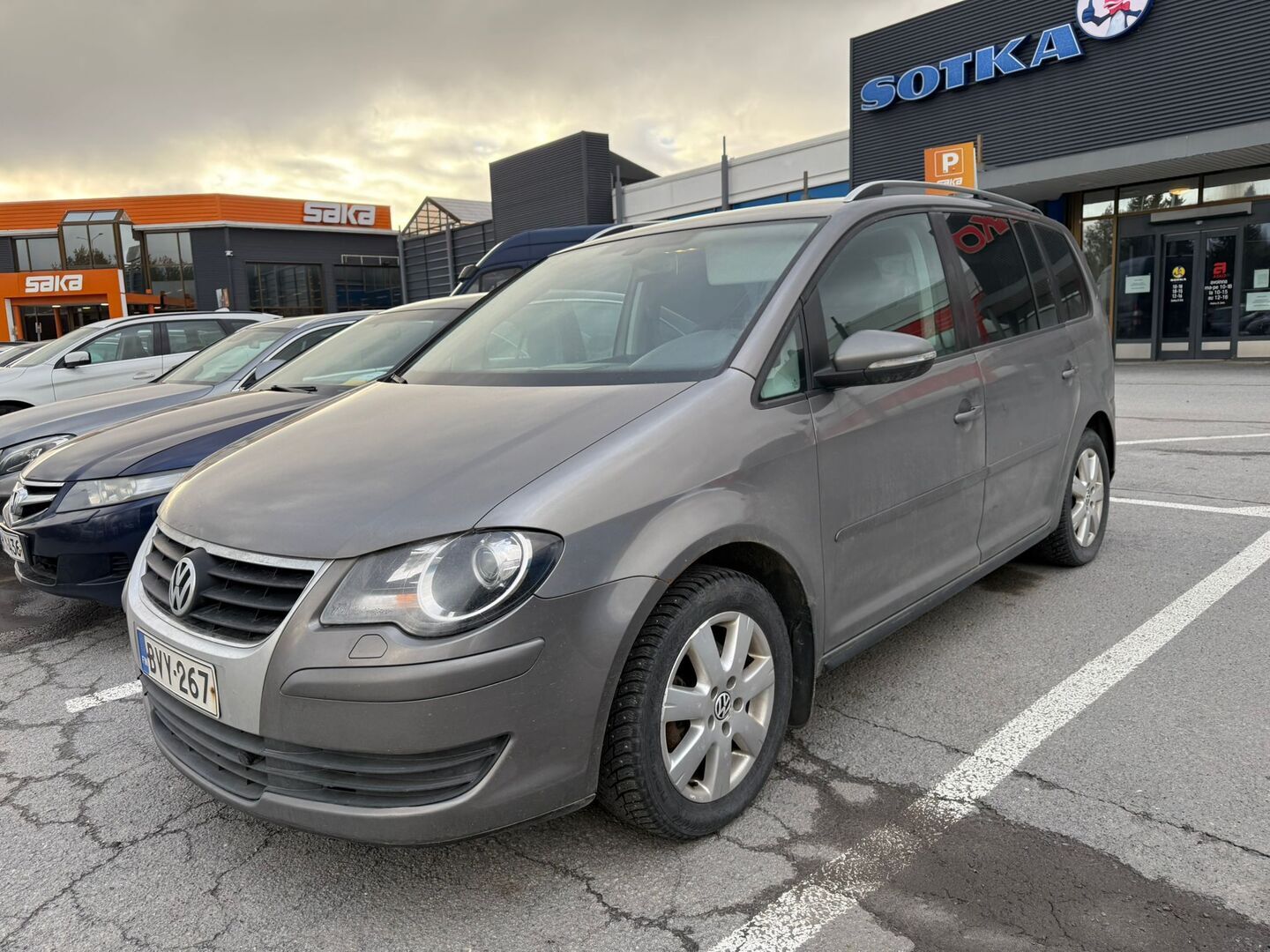 VOLKSWAGEN Touran 2010