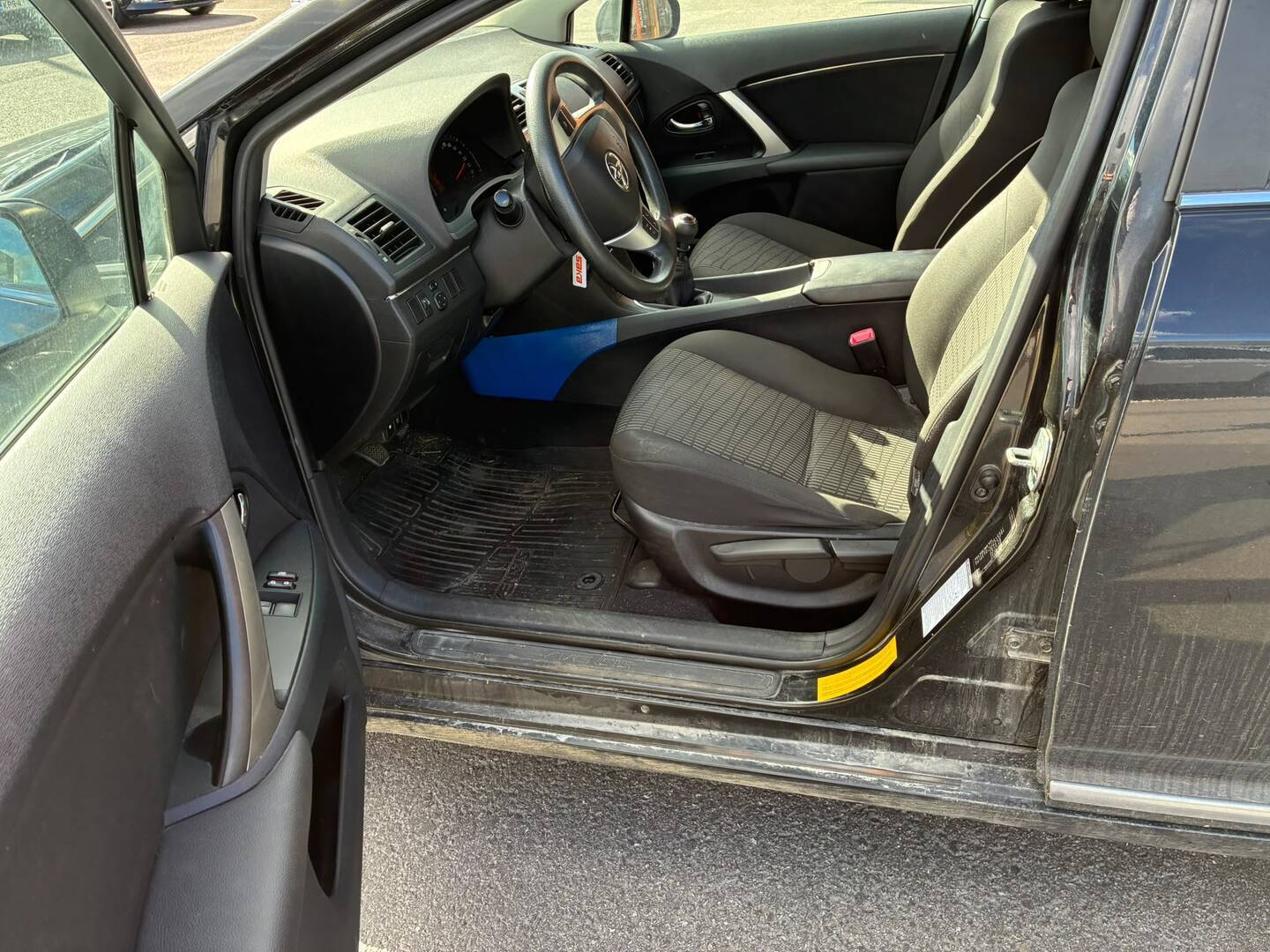 TOYOTA Avensis 2012
