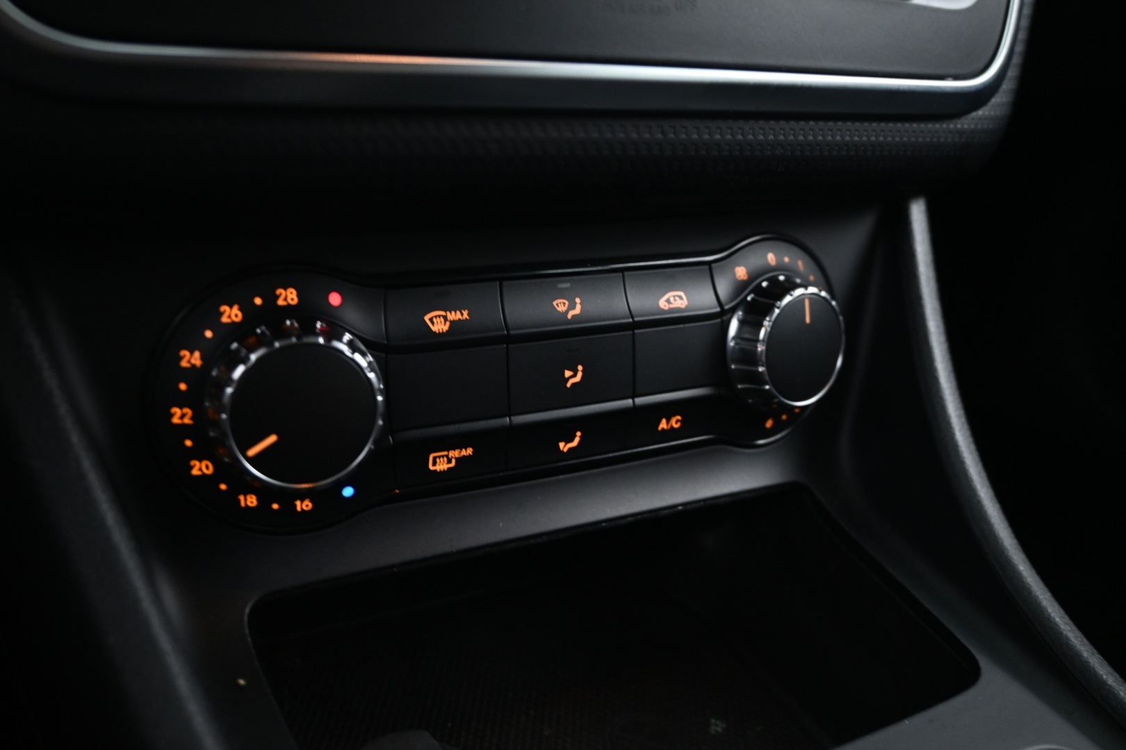 MERCEDES-BENZ A 2014