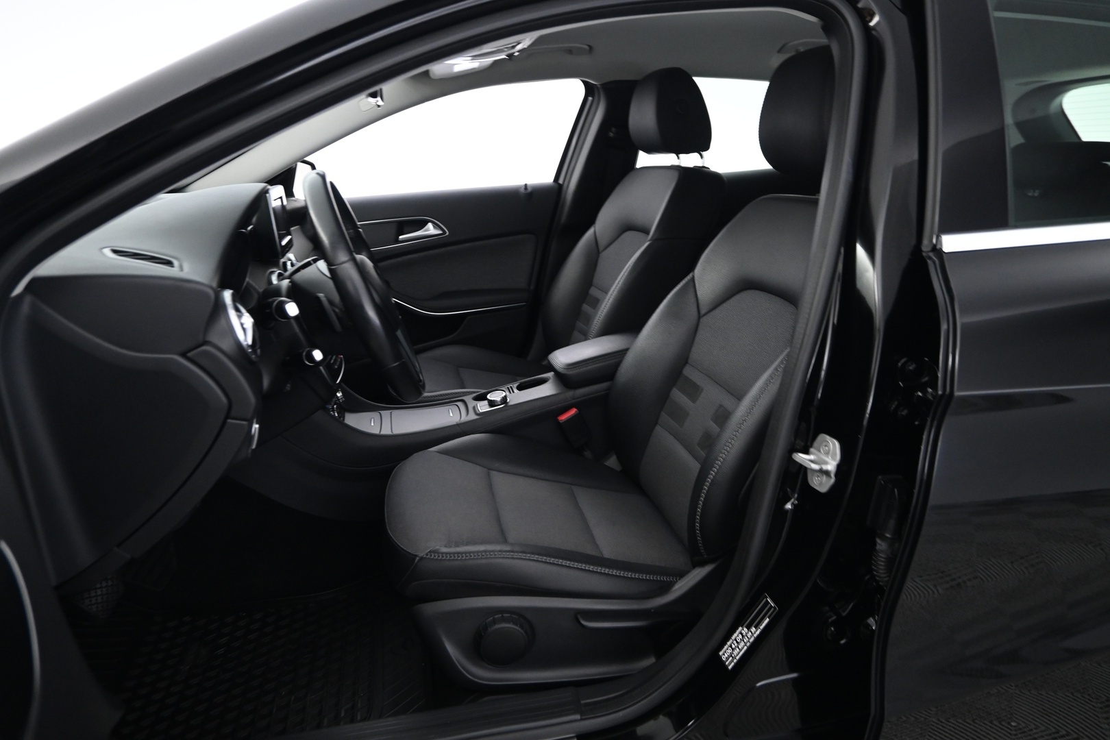 MERCEDES-BENZ GLA 2015