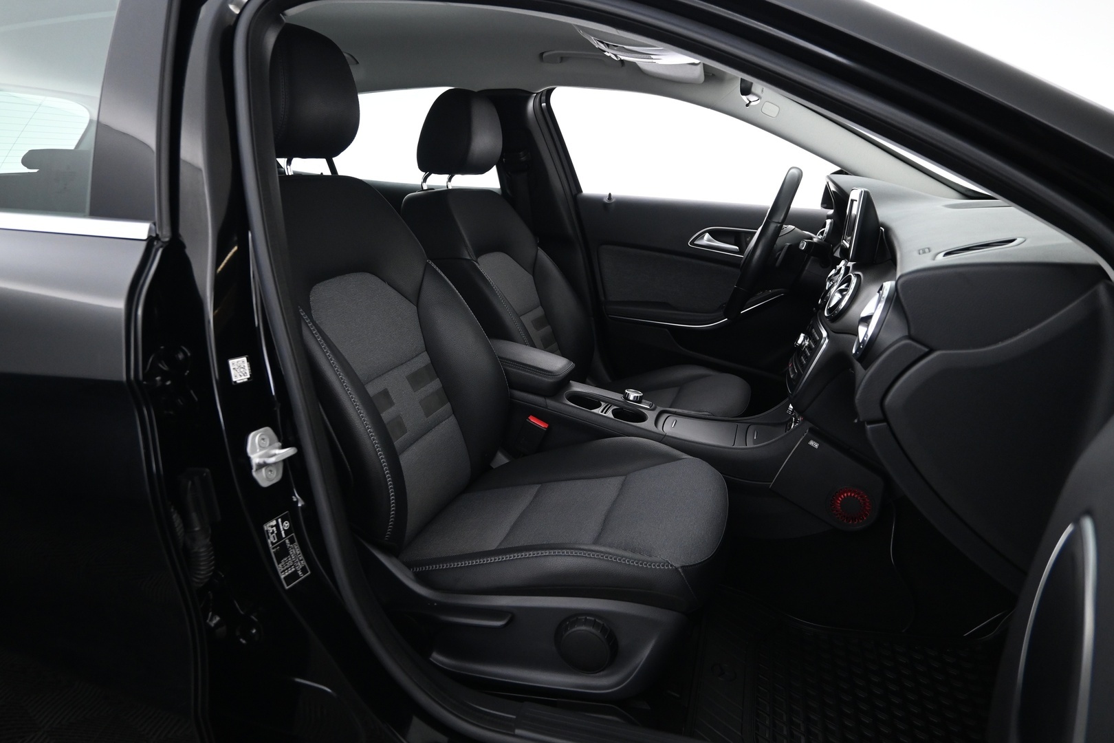 MERCEDES-BENZ GLA 2015