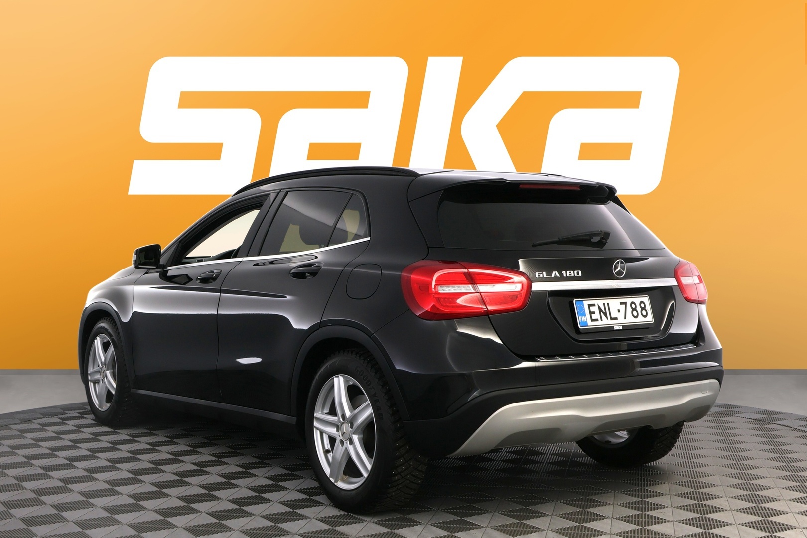 MERCEDES-BENZ GLA 2015