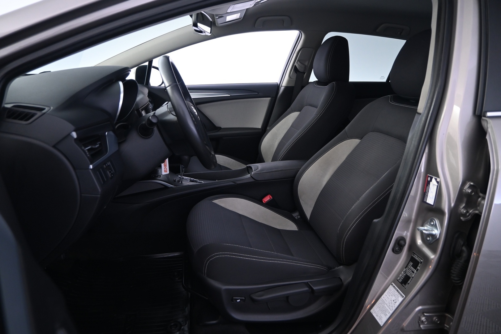 TOYOTA Avensis 2016