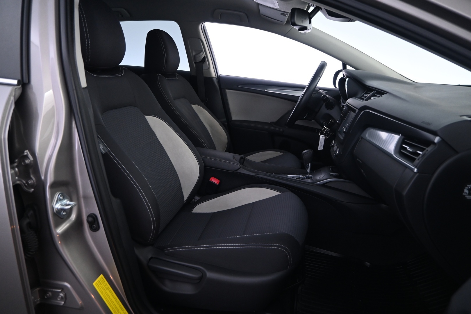 TOYOTA Avensis 2016