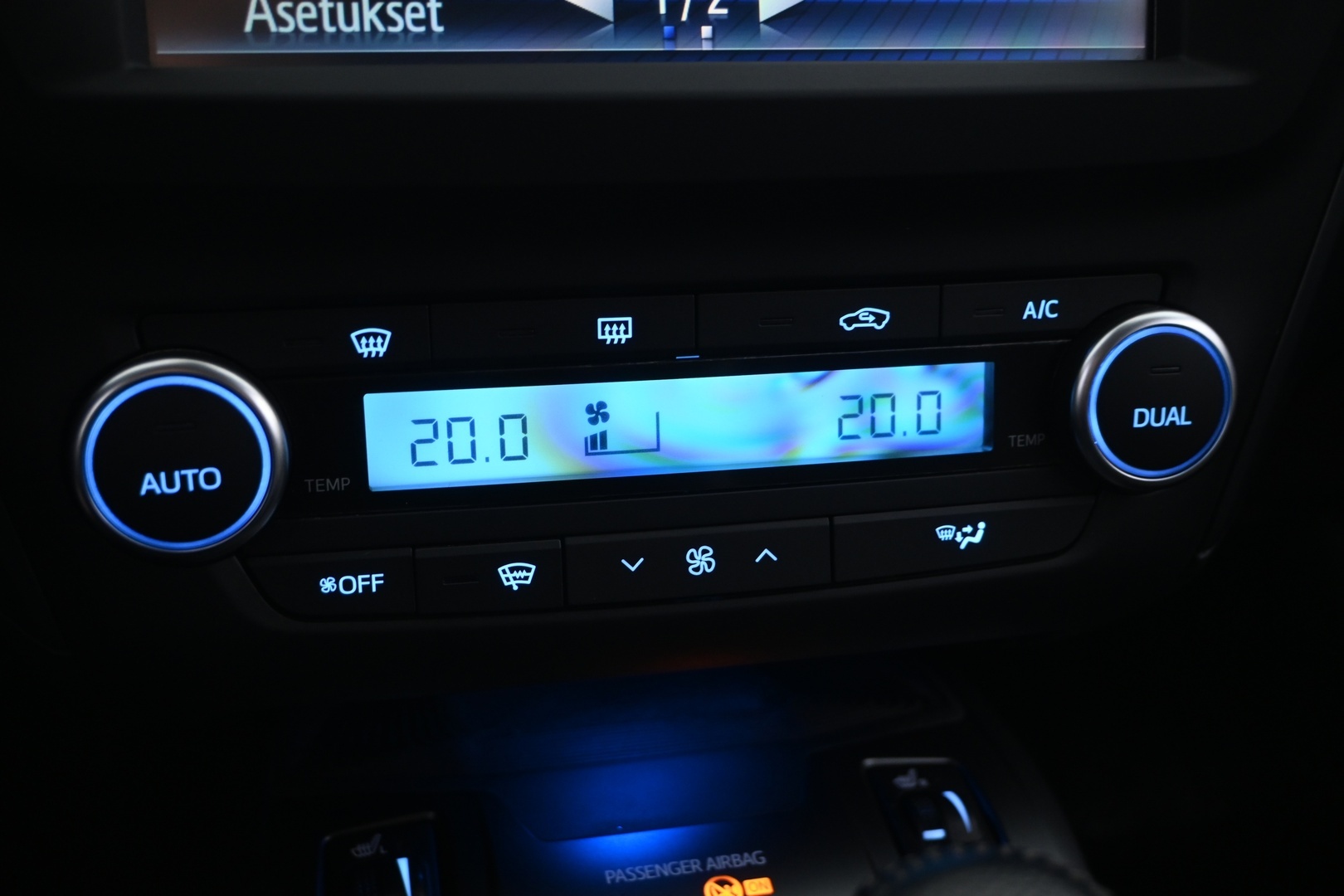 TOYOTA Avensis 2016