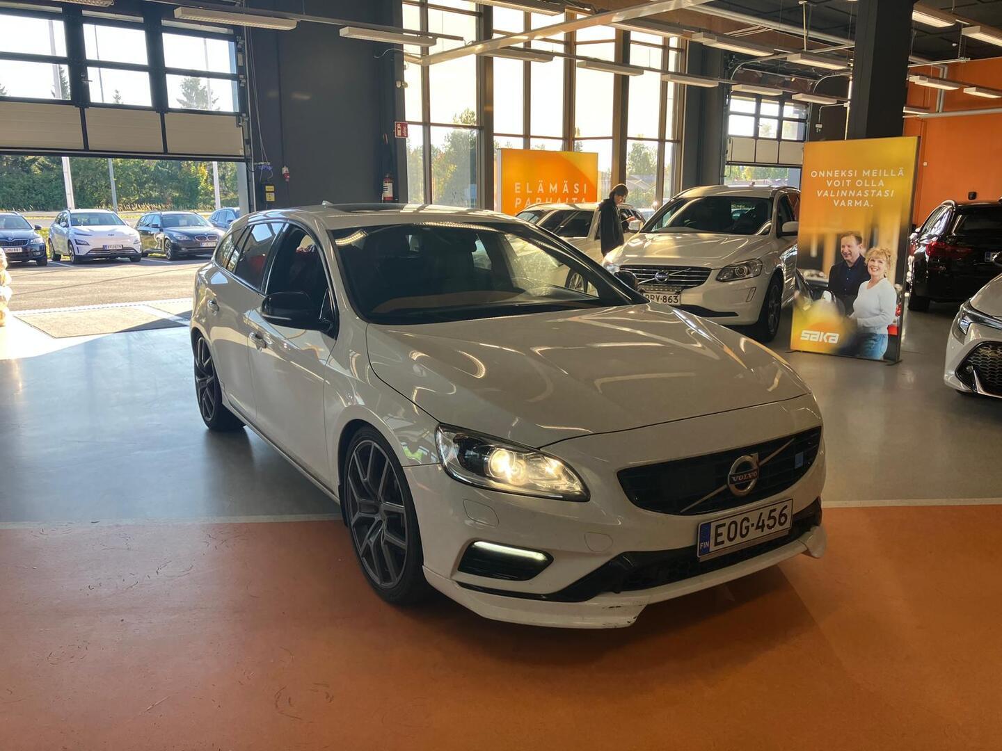 VOLVO V60 2016