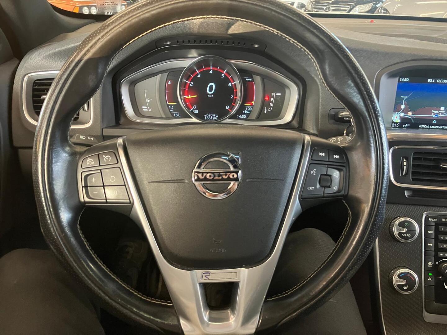 VOLVO V60 2016