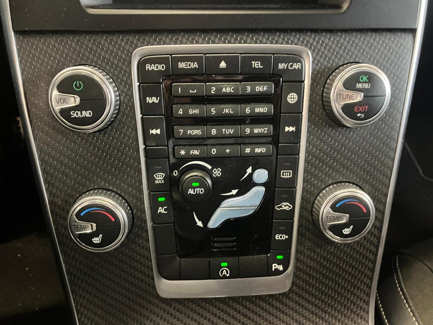 VOLVO V60 2016