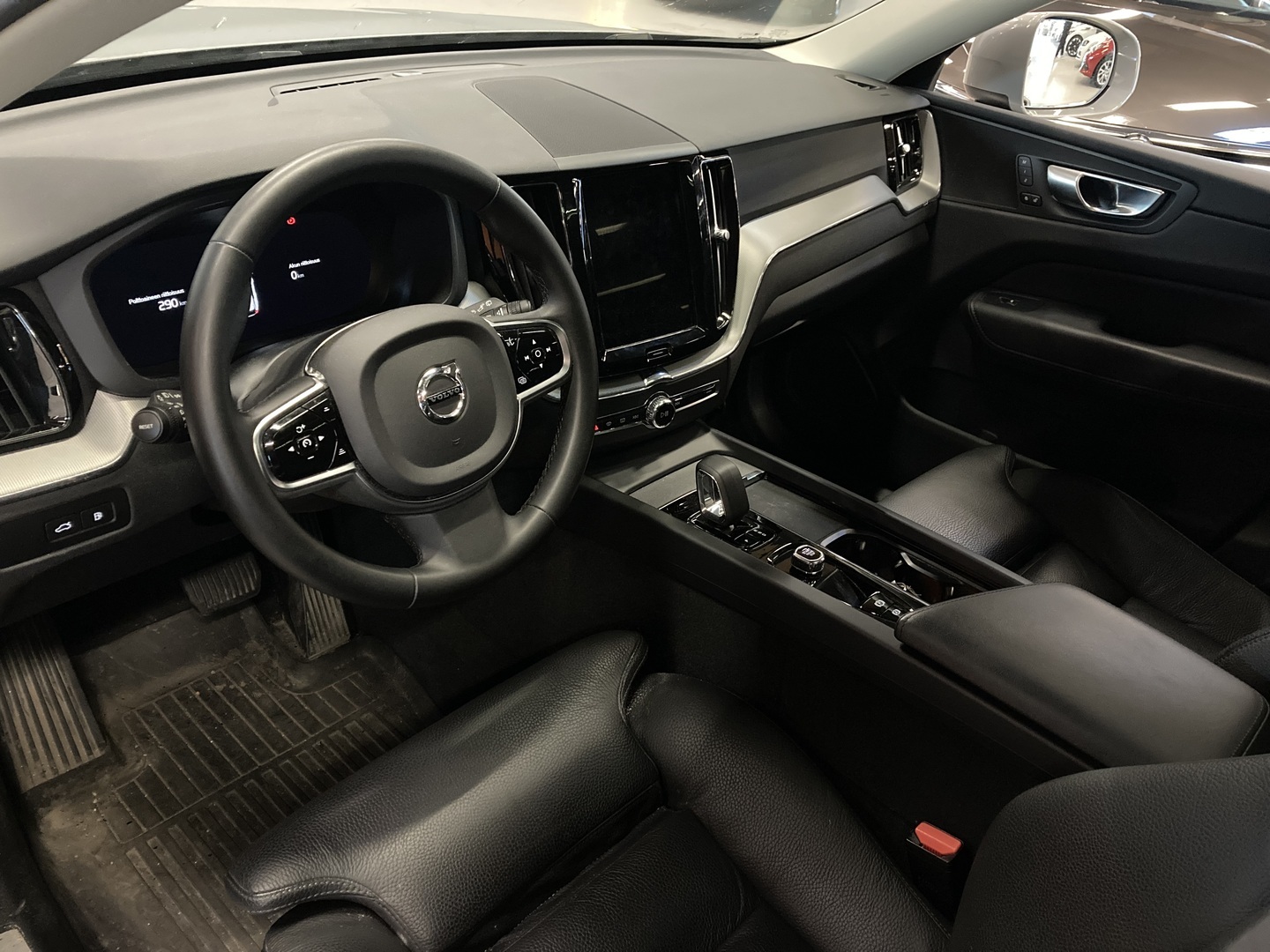 VOLVO XC60 2024
