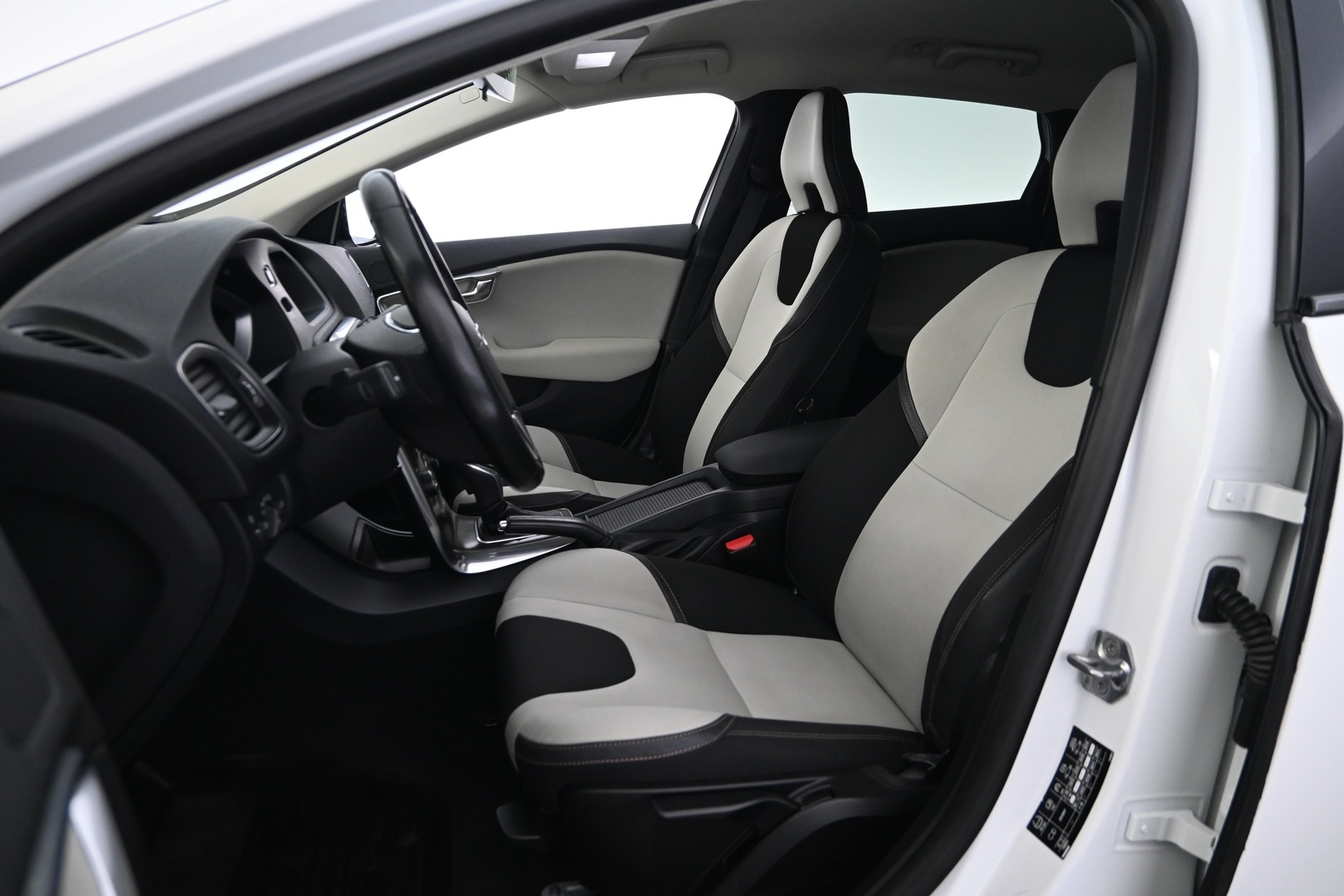 VOLVO V40 Cross Country 2016