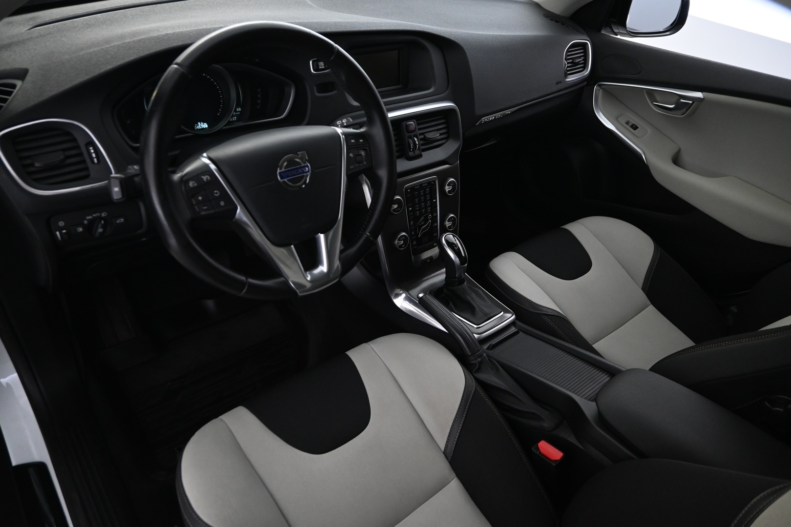 VOLVO V40 Cross Country 2016
