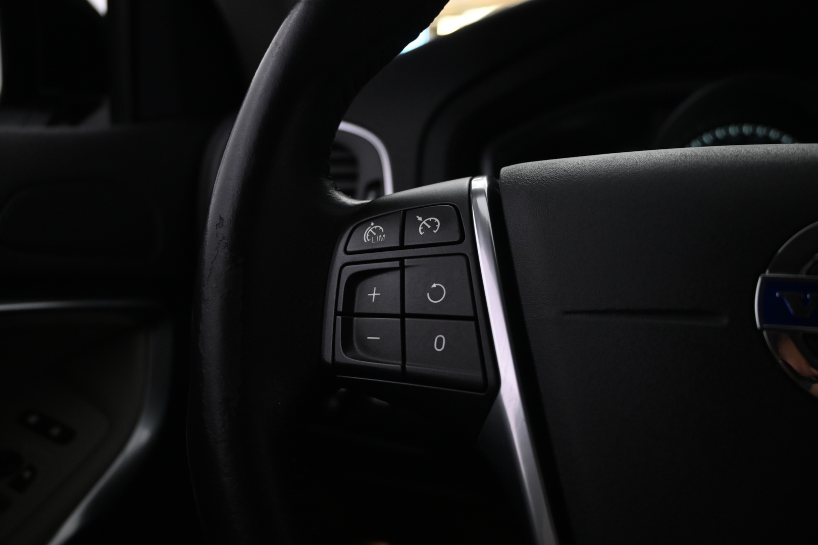 VOLVO V40 Cross Country 2016