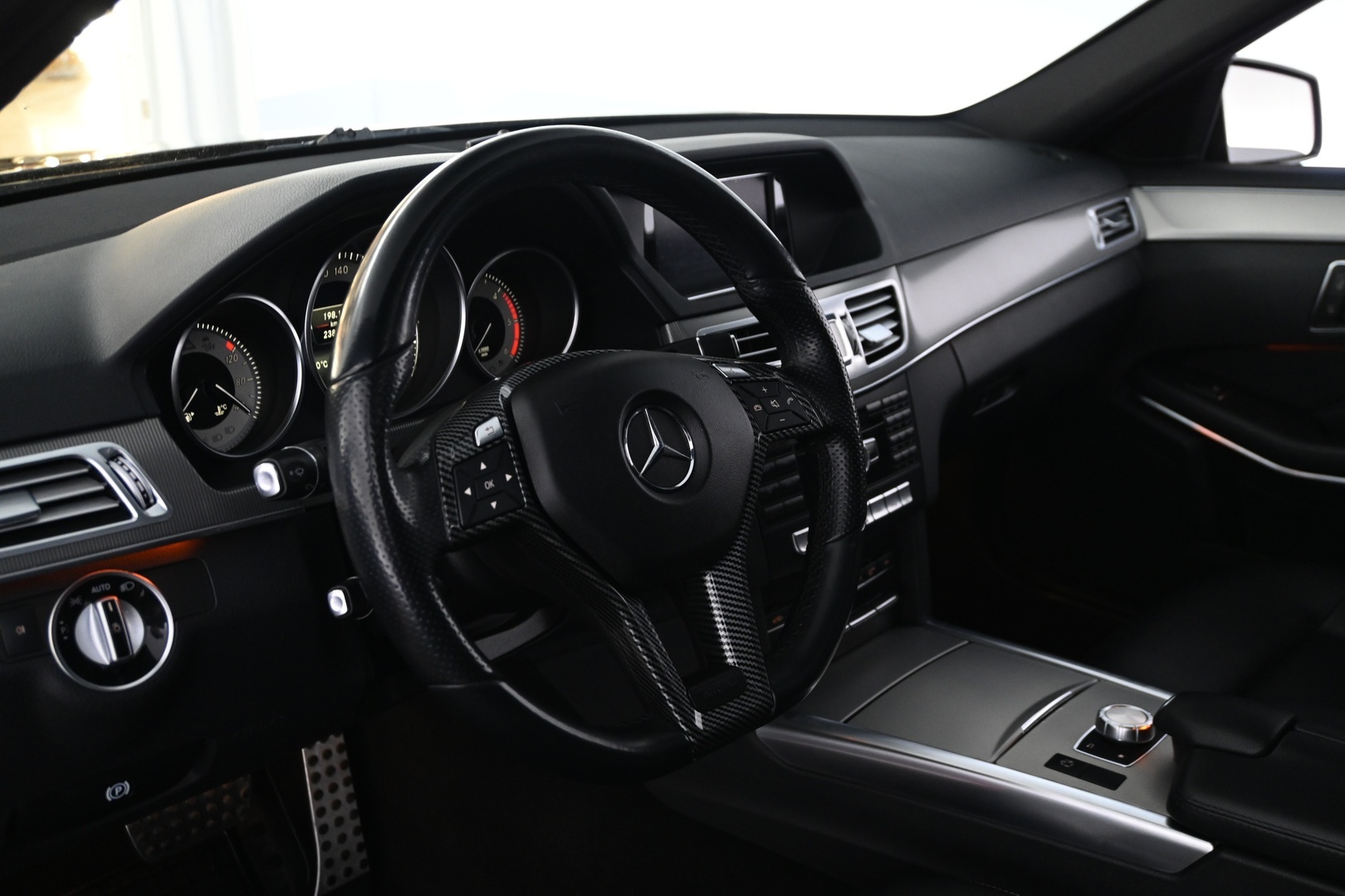 MERCEDES-BENZ E 2014