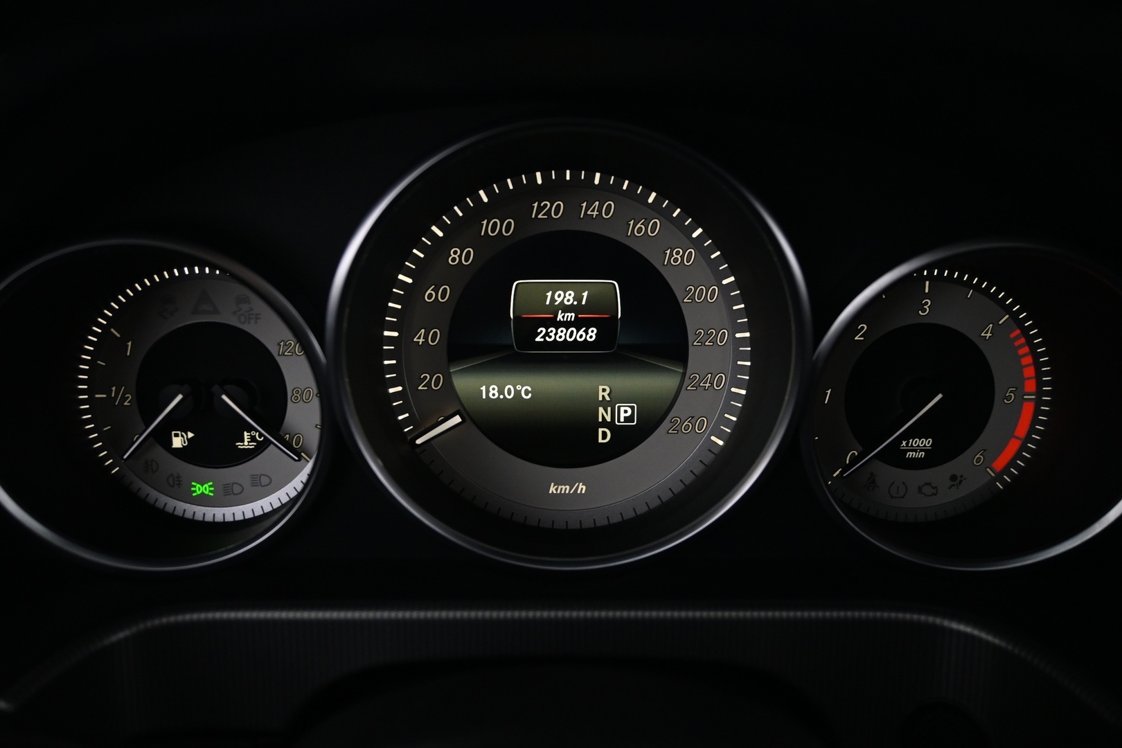 MERCEDES-BENZ E 2014