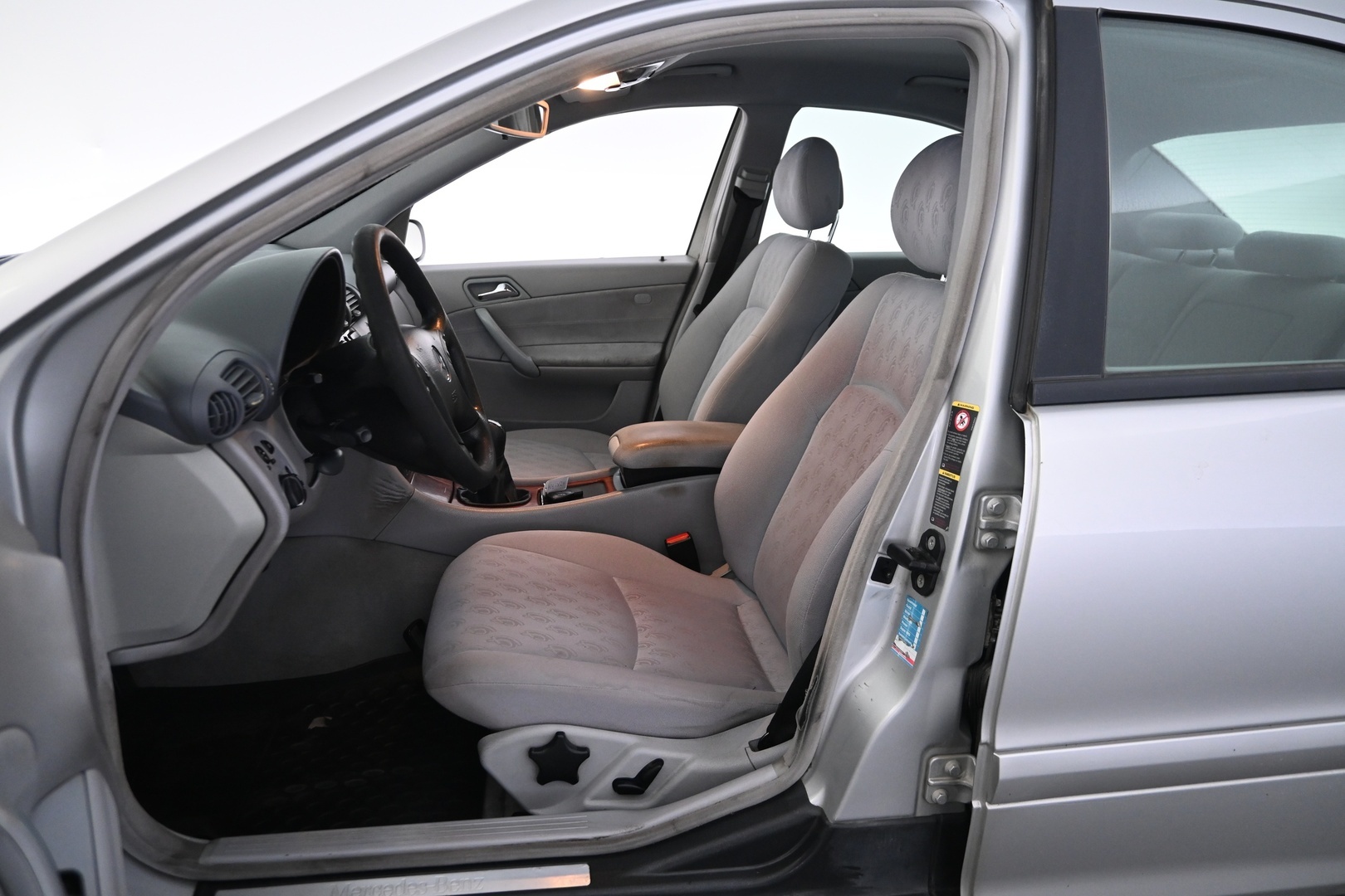 MERCEDES-BENZ C 2004