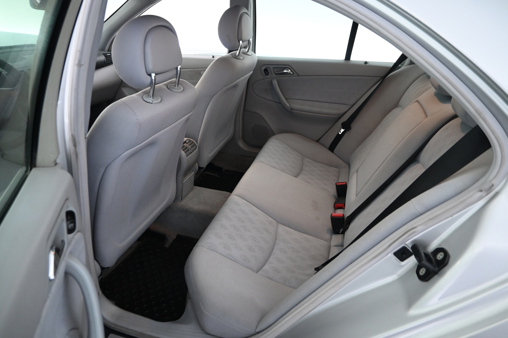 MERCEDES-BENZ C 2004